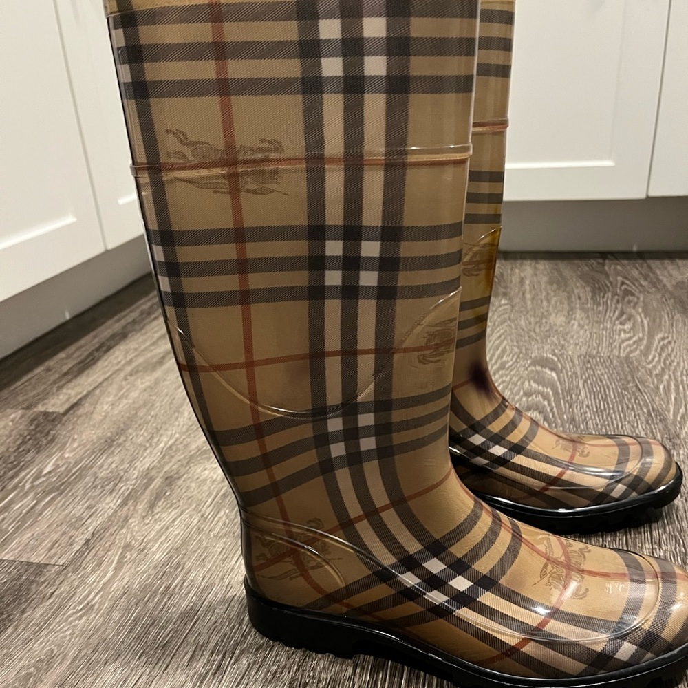 Womens Burberry rain boots